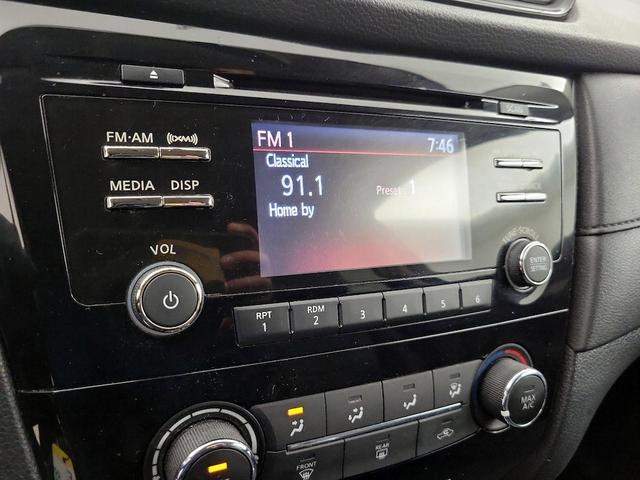 Photo of 2017 Black Nissan Rogue