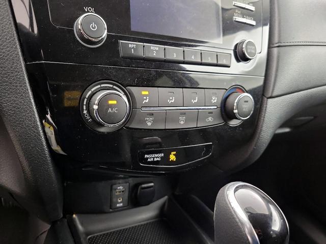 Photo of 2017 Black Nissan Rogue