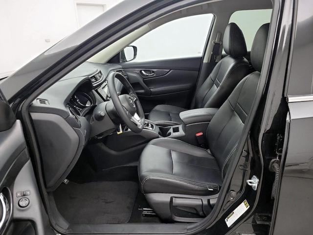 Photo of 2017 Black Nissan Rogue