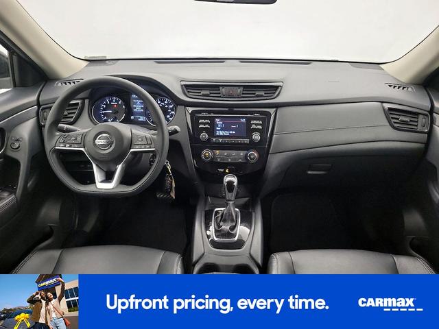 Photo of 2017 Black Nissan Rogue