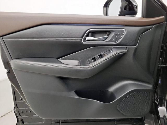 Photo of 2022 Black Nissan Rogue