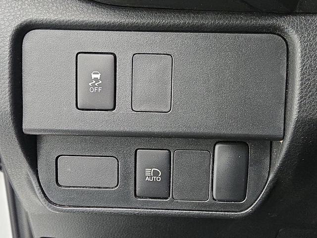 Photo of 2023 White Toyota Tacoma