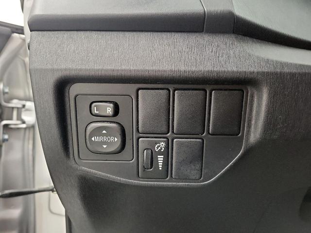 Photo of 2015 Gray Toyota Prius