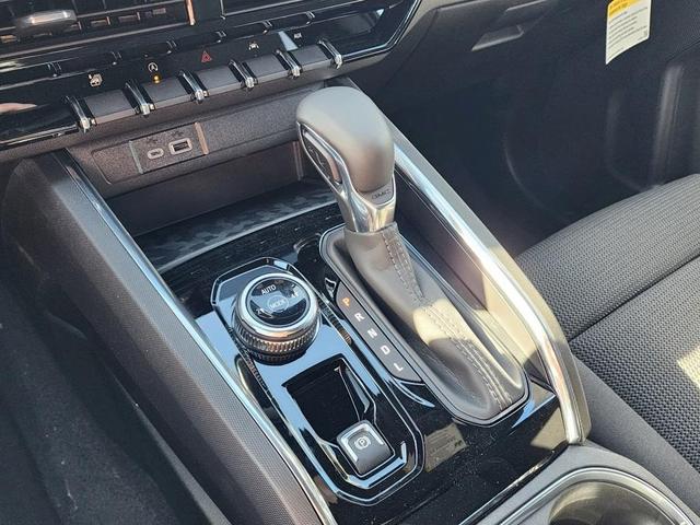 Photo of 2025 Summit White GMC Canyon