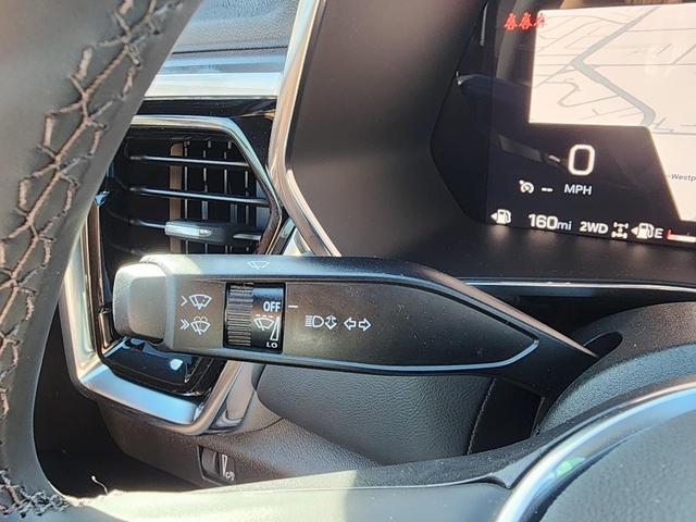 Photo of 2025 Summit White GMC Canyon