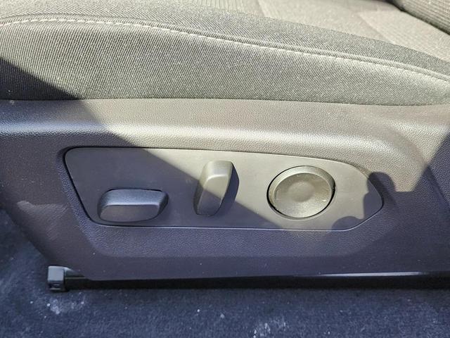 Photo of 2025 Summit White GMC Canyon