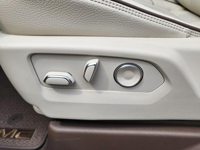Photo of 2025 Metallic GMC Yukon