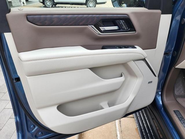 Photo of 2025 Metallic GMC Yukon