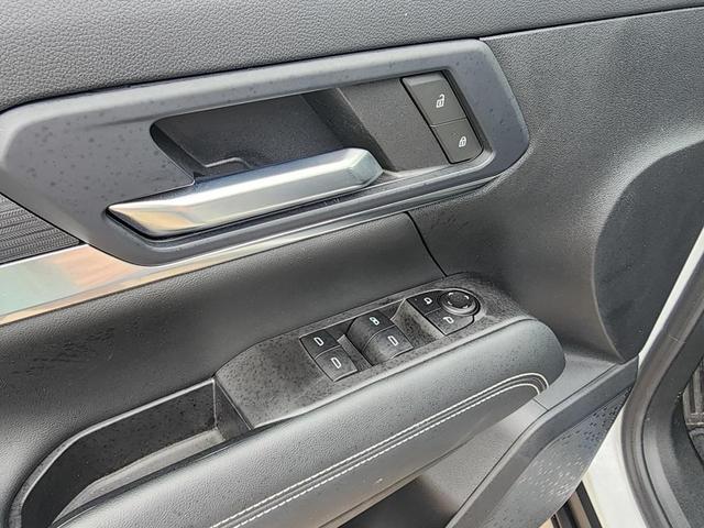 Photo of 2025 Summit White GMC Terrain