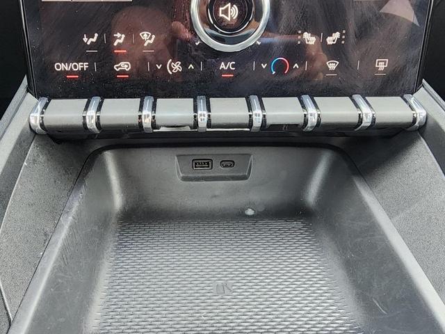 Photo of 2025 Summit White GMC Terrain