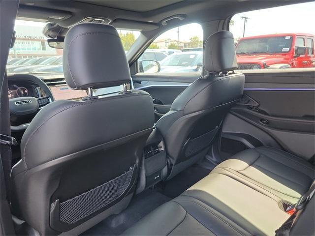 Photo of 2025 Silver Zynith Clearcoat Jeep Wagoneer S