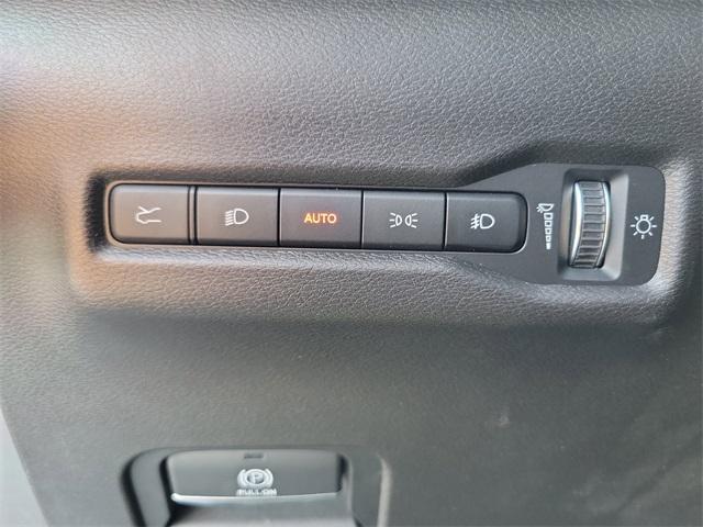 Photo of 2025 Silver Zynith Clearcoat Jeep Wagoneer S