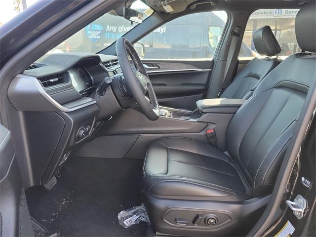 Photo of 2025 Diamond Black Jeep Grand Cherokee