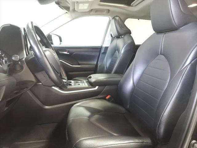 Photo of 2021 Opulent Amber Toyota Highlander