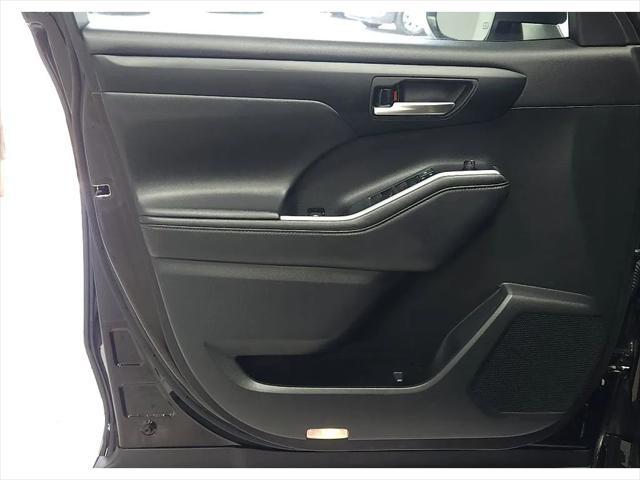 Photo of 2021 Opulent Amber Toyota Highlander