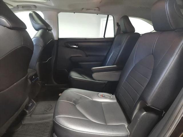 Photo of 2021 Opulent Amber Toyota Highlander