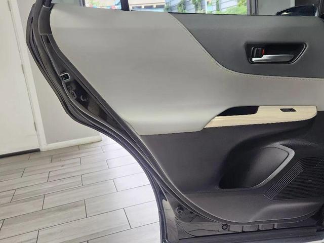 Photo of 2021 Black Toyota Venza