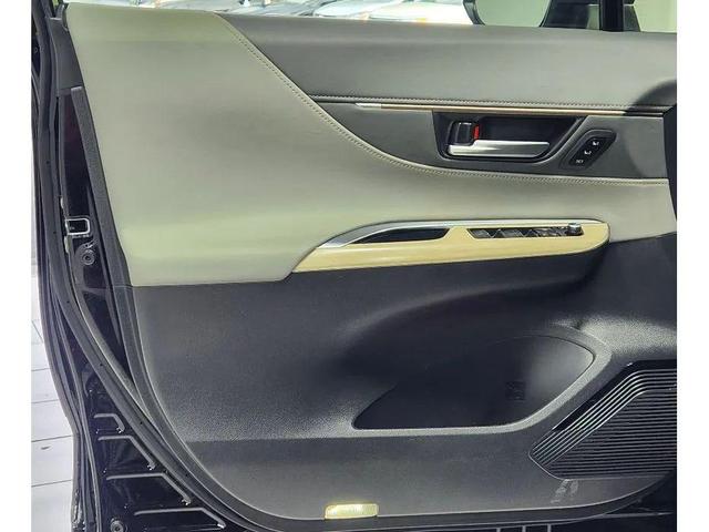 Photo of 2021 Black Toyota Venza