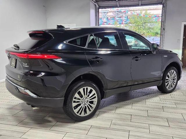 Photo of 2021 Black Toyota Venza
