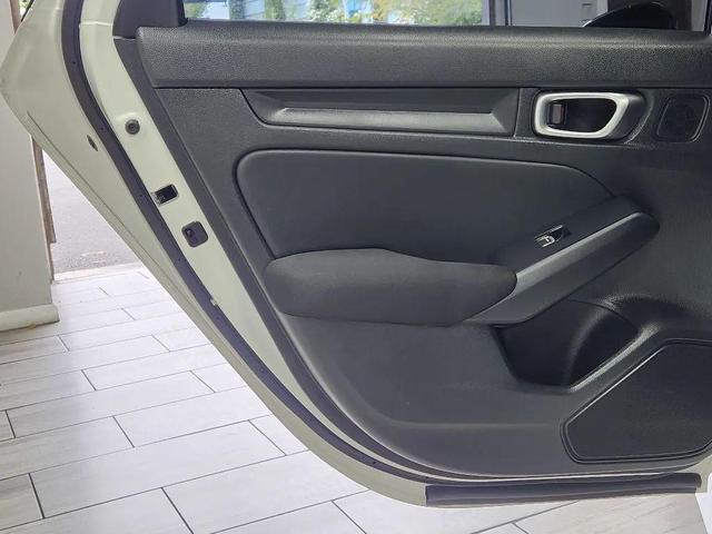 Photo of 2024 Platinum White Pearl Honda Civic