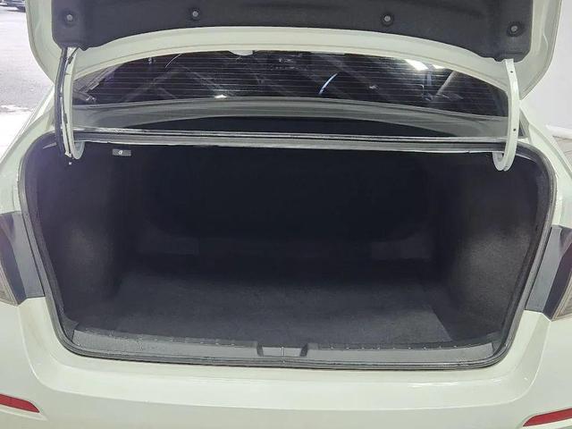 Photo of 2024 Platinum White Pearl Honda Civic