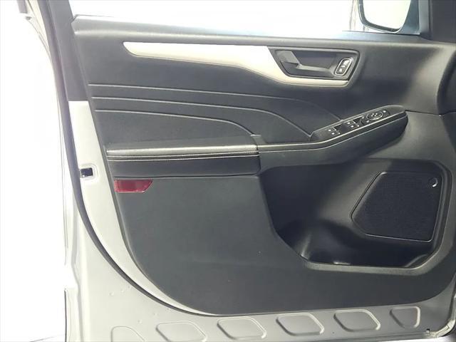 Photo of 2022 Iconic Silver Metallic Ford Escape