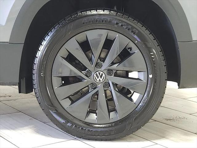 Photo of 2022 Platinum Gray Metallic Volkswagen Taos
