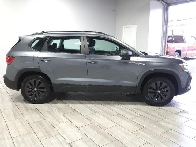 Photo of 2022 Platinum Gray Metallic Volkswagen Taos
