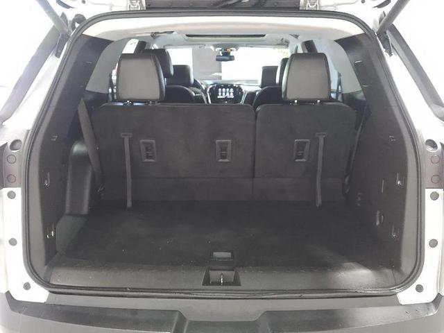 Photo of 2021 Silver Ice Metallic Chevrolet Traverse