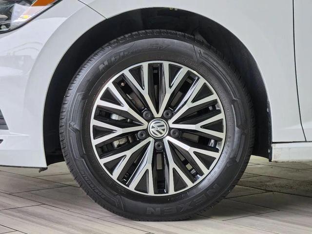 Photo of 2021 Pure White Volkswagen Jetta