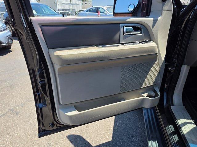 Photo of 2011 Tuxedo Black Metallic Ford Expedition EL