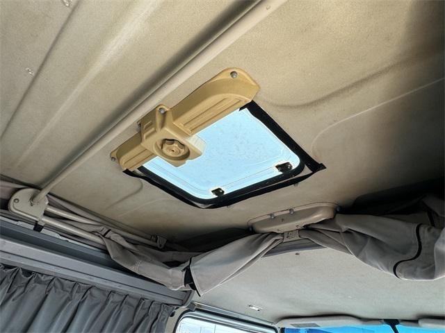 Photo of 1987 Silver Volkswagen Vanagon