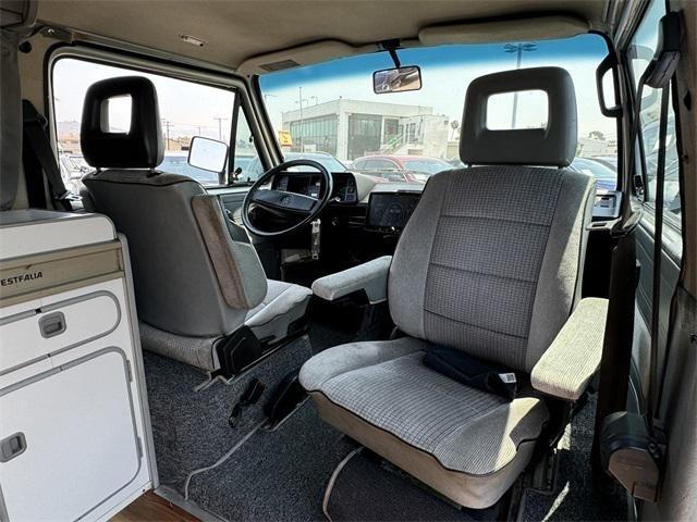 Photo of 1987 Silver Volkswagen Vanagon