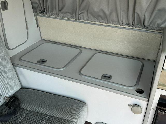 Photo of 1987 Silver Volkswagen Vanagon