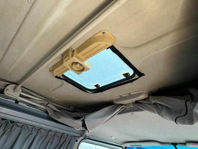 Photo of 1987 Silver Volkswagen Vanagon