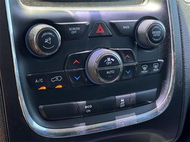 Photo of 2015 Bright White Clearcoat Dodge Durango