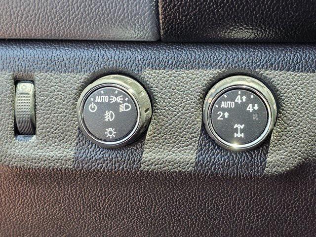 Photo of 2016 Black Chevrolet Colorado