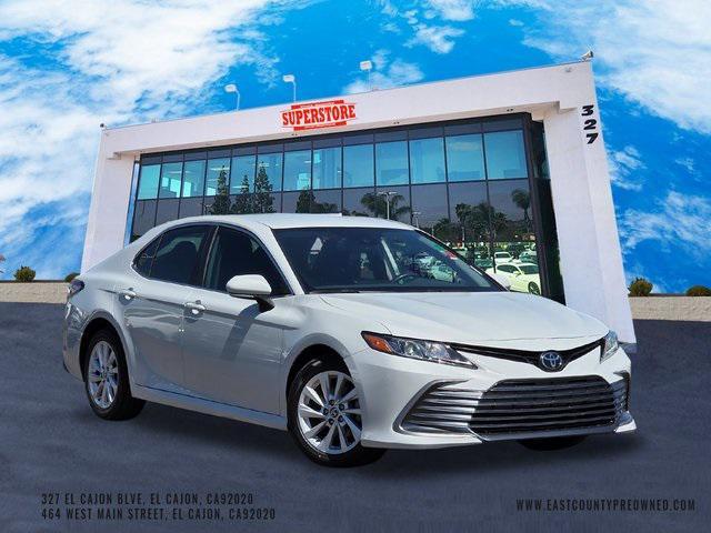 Photo of 2022 Off White Toyota Camry