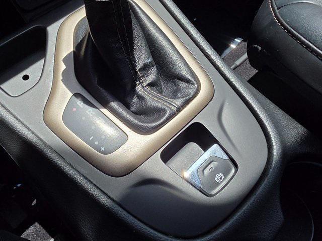 Photo of 2016 Bright White Clearcoat Jeep Cherokee