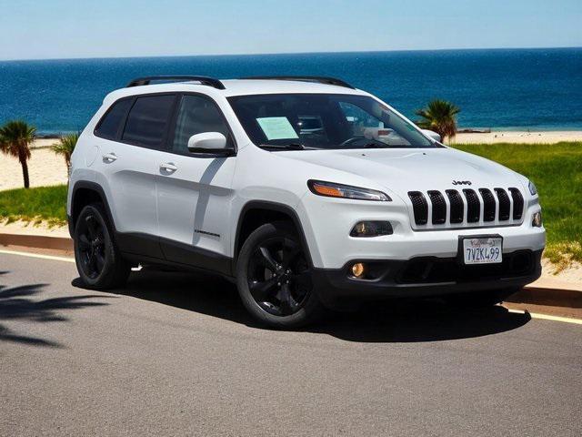 Photo of 2016 Bright White Clearcoat Jeep Cherokee