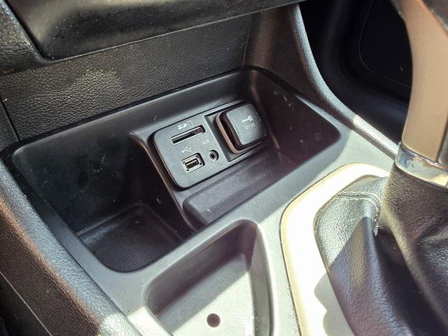 Photo of 2016 Bright White Clearcoat Jeep Cherokee