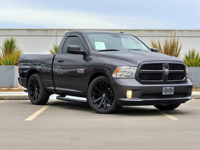 Photo of 2017 Brilliant Black Crystal Pearlcoat RAM 1500