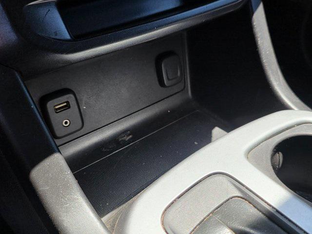 Photo of 2018 Summit White Chevrolet Colorado