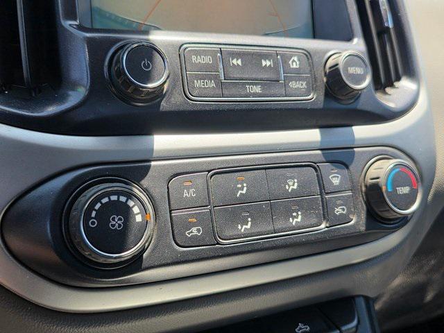 Photo of 2018 Summit White Chevrolet Colorado