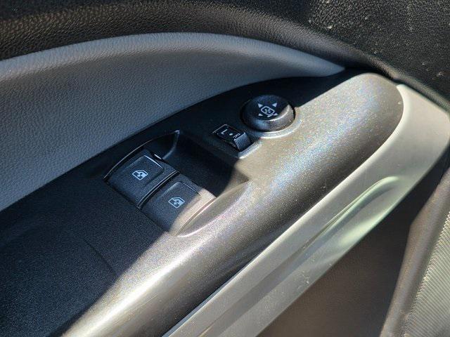 Photo of 2018 Summit White Chevrolet Colorado