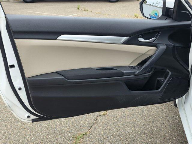 Photo of 2018 Taffeta White Honda Civic