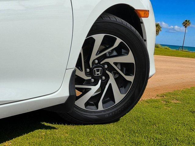 Photo of 2018 Taffeta White Honda Civic
