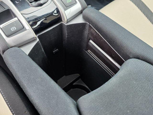 Photo of 2018 Taffeta White Honda Civic