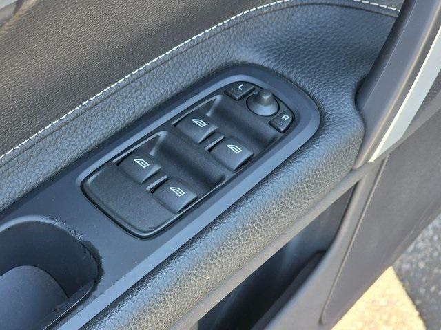 Photo of 2013 Electric Silver Metallic Volvo C70