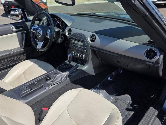 Photo of 2011 Dolphin Gray Mica Mazda MX-5 Miata